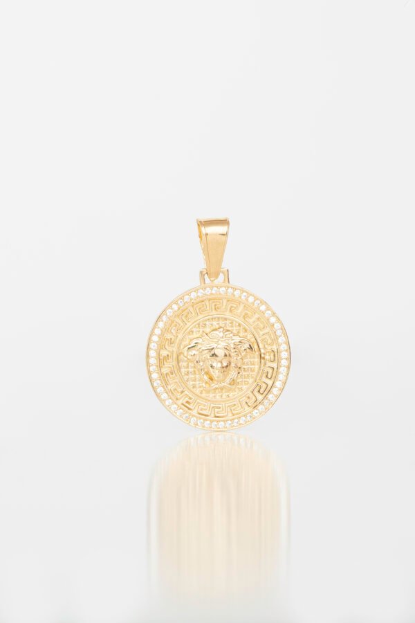 Dije Medusa en oro amarillo / Peso: 14,3