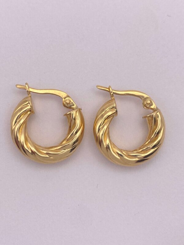 Arete tipo candonga en oro 18 kilates - talla: pequeña